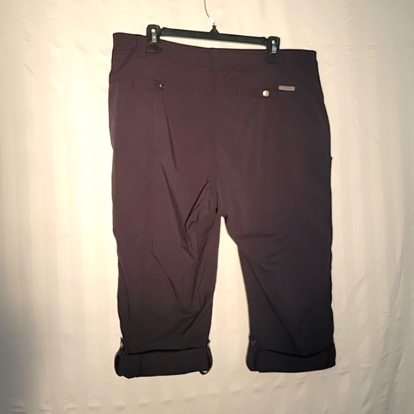 ROYAL ROBBINS Woman's Standard Fit Black Roll up Snap Capris, Size: 14 - Picture 11 of 13